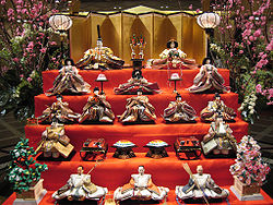 250px-hina_matsuri_display