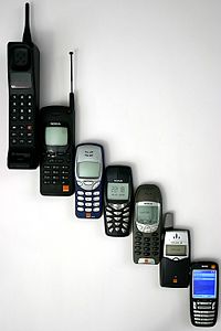 200px-mobile_phone_evolution